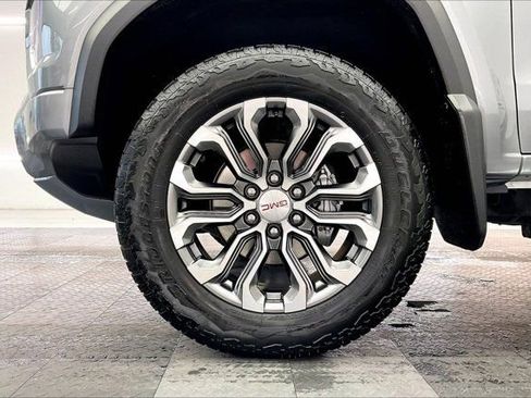 Used 2023 GMC Canyon Denali image 8