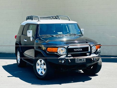 Used 2008 Toyota FJ Cruiser 4WD image 1