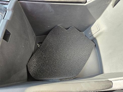 Used 2025 Volkswagen Atlas SE image 27