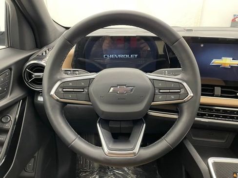 New 2025 Chevrolet Equinox ACTIV w/ Safety and Technology Package image 11