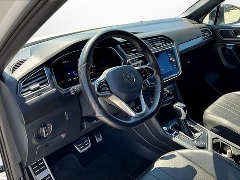 Used 2022 Volkswagen Tiguan SE R-Line image 20