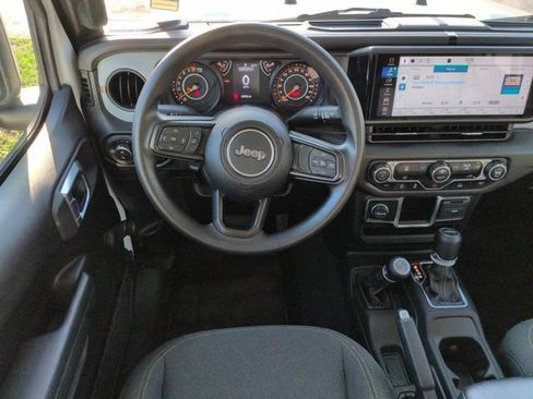 Used 2024 Jeep Gladiator Sport AWD/4WD image 14