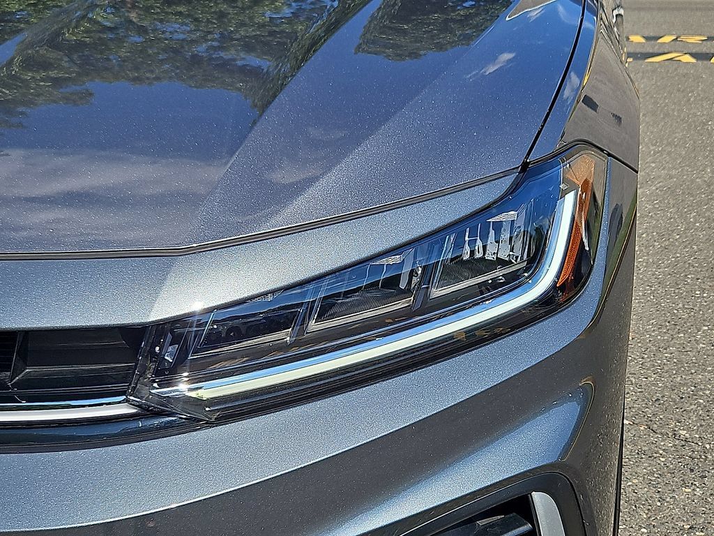 Certified 2025 Volkswagen Jetta SEL FWD image 9