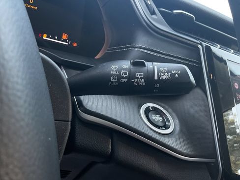 Used 2023 Jeep Grand Cherokee Laredo AWD/4WD image 32