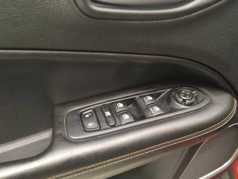 Used 2018 Jeep Compass Latitude w/ Cold Weather Group FWD image 27