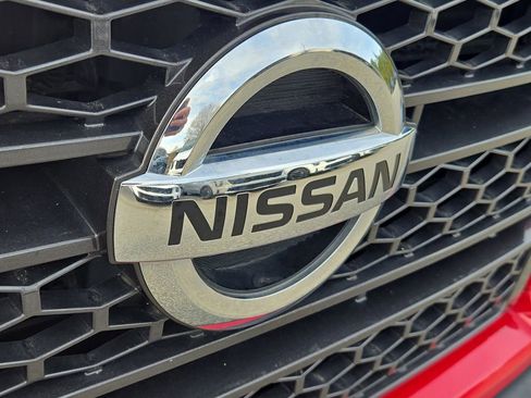 Used 2021 Nissan Titan SV w/ Accessory Utility Package image 4