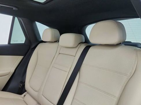 Used 2024 Mercedes-Benz GLC 300 4MATIC image 29