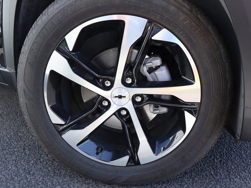 Used 2025 Chevrolet Trax RS w/ Sunroof Package FWD image 14