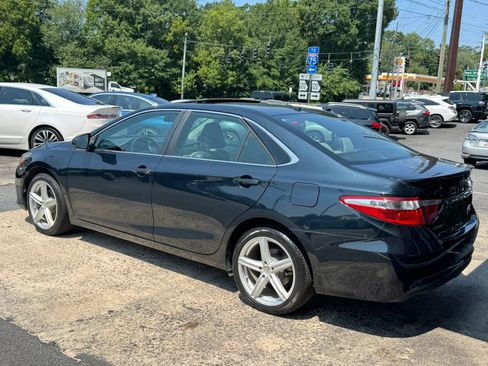 Used 2017 Toyota Camry XSE w/ Moonroof Package FWD image 5