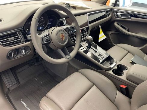 New 2026 Porsche Macan image 4