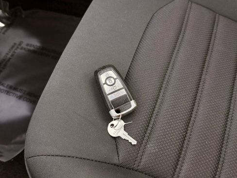 Used 2019 Ford Fusion SE FWD image 35