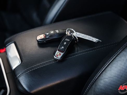 Used 2015 Porsche Cayenne Turbo image 73