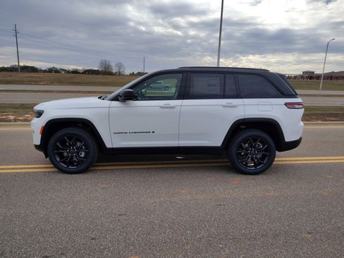 New 2025 Jeep Grand Cherokee Limited AWD/4WD image 6