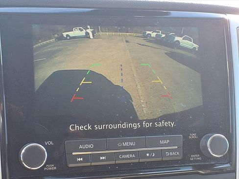 Used 2021 Nissan Titan SV w/ SV Convenience Package image 4