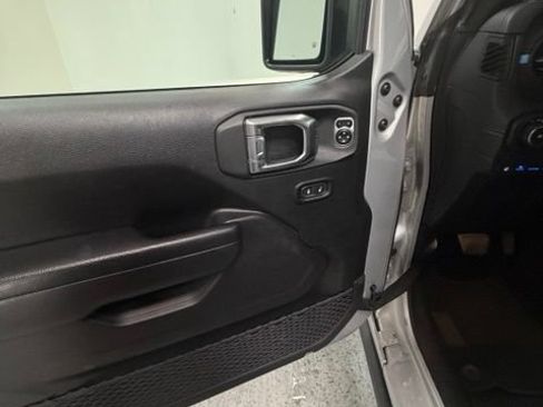 Used 2024 Jeep Wrangler Unlimited Rubicon 4xe AWD/4WD image 21