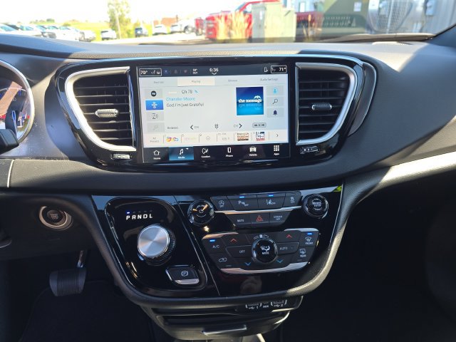 Used 2025 Chrysler Pacifica Select FWD image 22