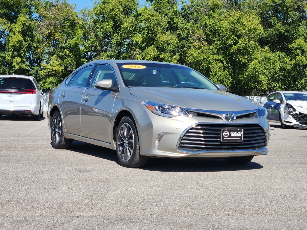 Used 2016 Toyota Avalon XLE Premium FWD image 3