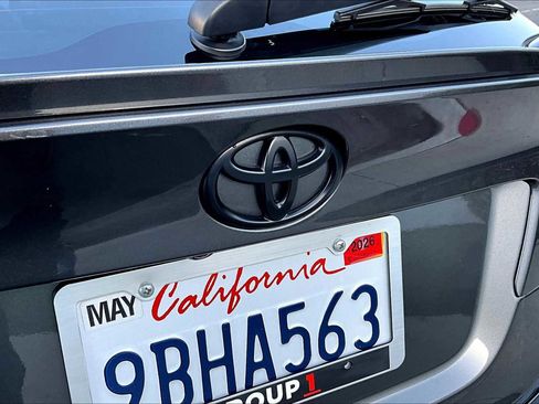 Used 2022 Toyota C-HR XLE image 30