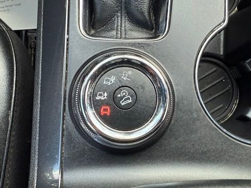 Used 2018 Ford Explorer Platinum image 42