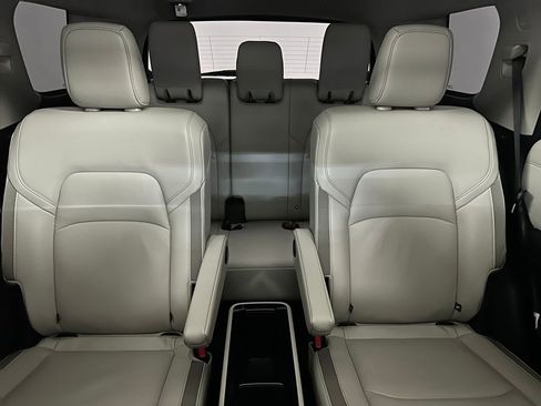 Used 2025 Nissan Pathfinder SL w/ SL Premium Package image 16