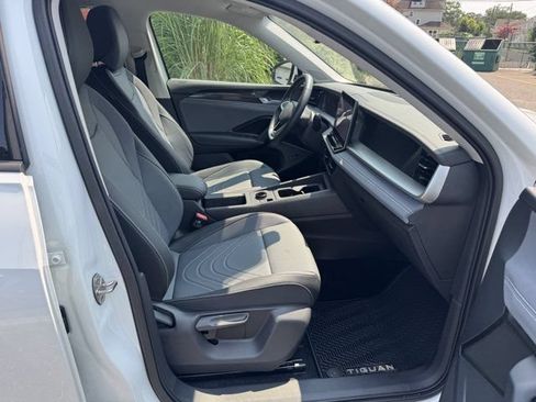 Used 2026 Volkswagen Tiguan SE AWD/4WD image 30