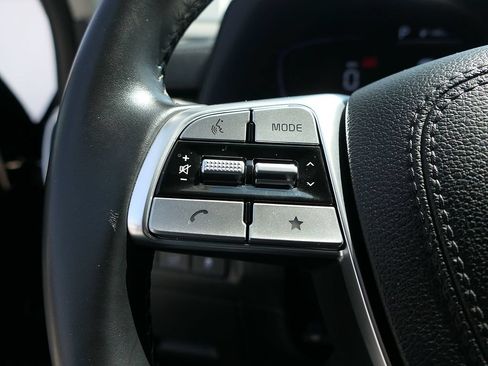 Used 2024 Kia Telluride EX w/ EX Captain's Chair Package FWD image 15
