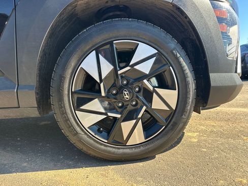 Used 2025 Hyundai Kona SEL image 12