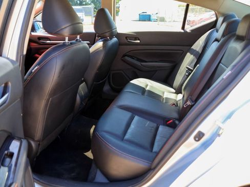 Used 2023 Nissan Altima 2.5 SR w/ SR Premium Package FWD image 9