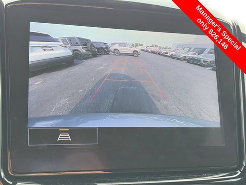 Used 2023 Chevrolet Traverse LT FWD image 23