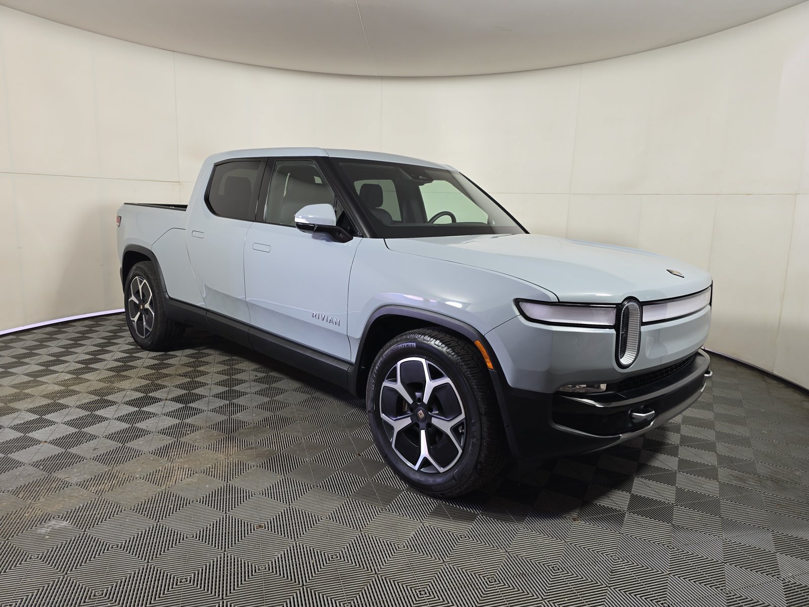 Used 2023 Rivian R1T Adventure Dual AWD/4WD image 7