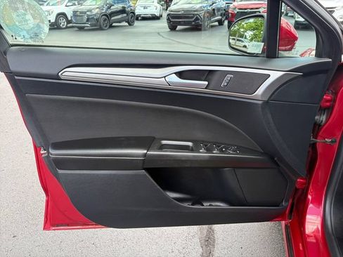 Used 2020 Ford Fusion SE FWD image 17