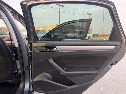 Used 2013 Volkswagen Passat 2.5 S image 13