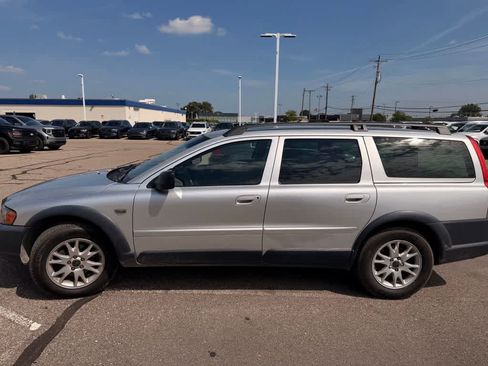 Used 2004 Volvo XC70 AWD/4WD image 3