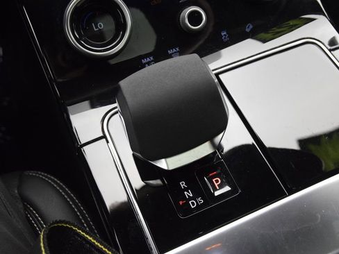 Used 2022 Land Rover Range Rover Velar R-Dynamic S image 31