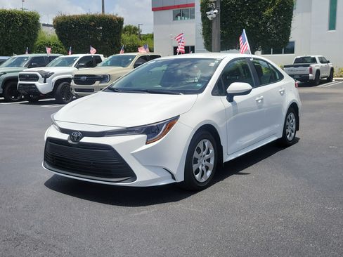 Used 2025 Toyota Corolla LE FWD image 5