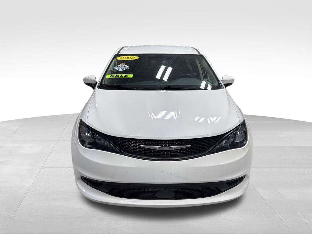 Used 2022 Chrysler Voyager LX FWD image 12