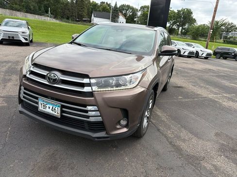 Used 2019 Toyota Highlander Limited Platinum AWD/4WD image 7