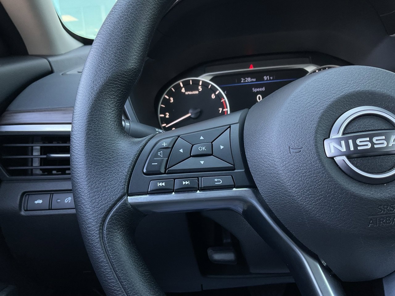 Used 2025 Nissan Altima 2.5 SV FWD image 33