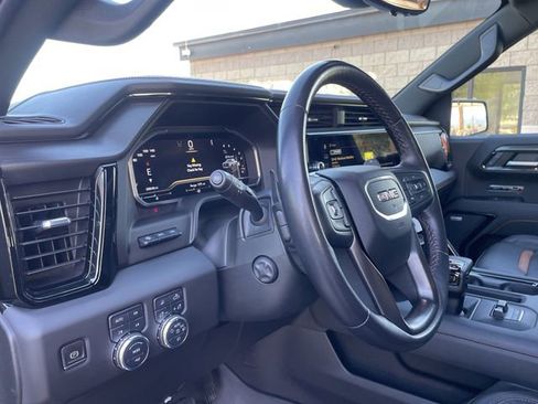 Used 2023 GMC Sierra 1500 AT4 w/ AT4 Premium Package AWD/4WD image 10