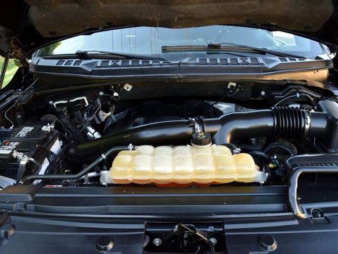 Used 2018 Ford F150 Platinum w/ Equipment Group 701A Luxury image 30