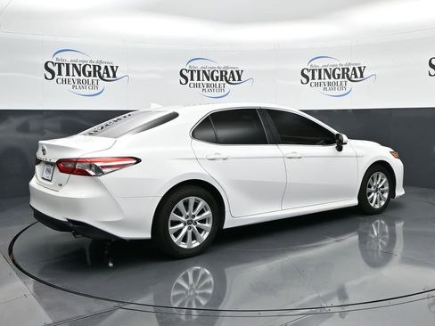 Used 2020 Toyota Camry LE image 7