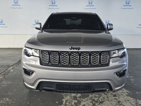 Used 2019 Jeep Grand Cherokee Altitude image 29