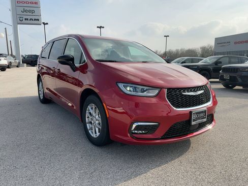 New 2026 Chrysler Pacifica Select FWD image 7