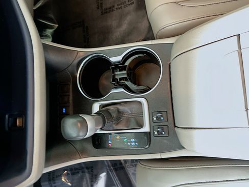 Used 2019 Toyota Highlander XLE image 22