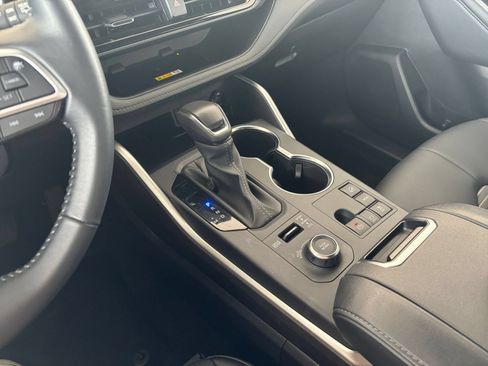 Used 2025 Toyota Highlander XSE AWD/4WD image 44
