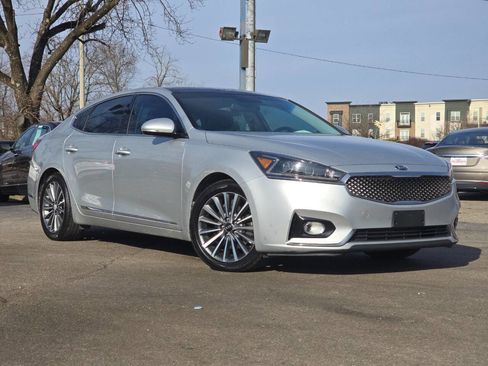 Used 2017 Kia Cadenza Premium w/ Luxury Package image 1