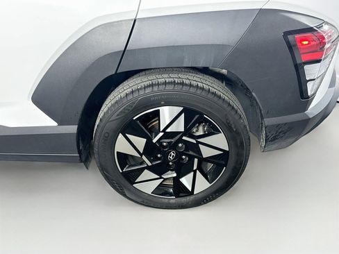 Used 2024 Hyundai Kona SEL FWD image 11