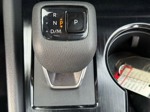 Used 2024 Nissan Rogue SV image 21