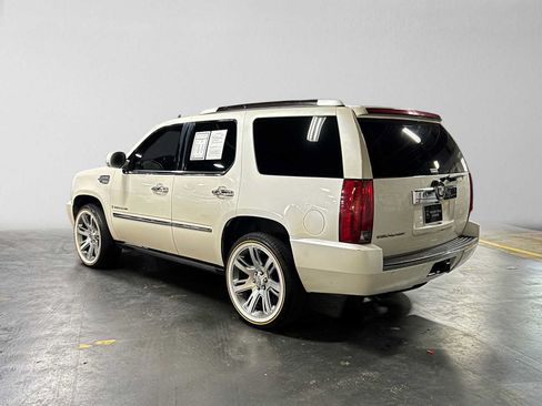 Used 2007 Cadillac Escalade AWD w/ Information Package image 5