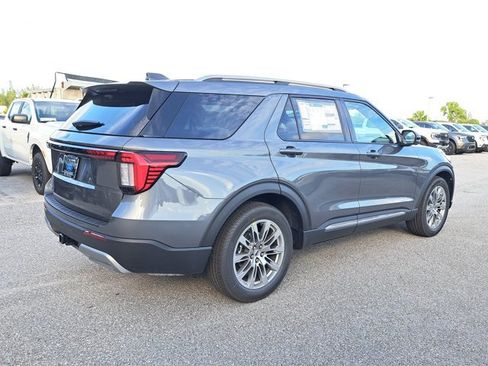 New 2026 Ford Explorer Platinum image 9